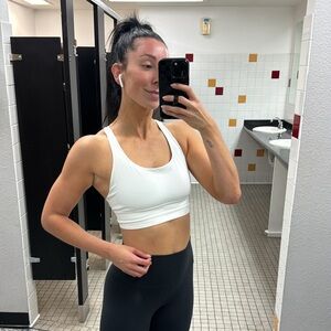 Lululemon sports bra size 4